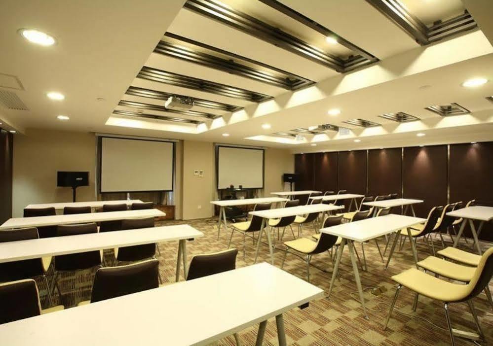 Ji Hotel Shanghai Jingan Temple Kangding Road Екстериор снимка